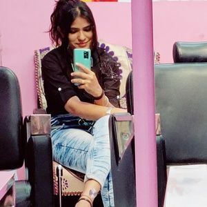 Meet your Posher, Sarala